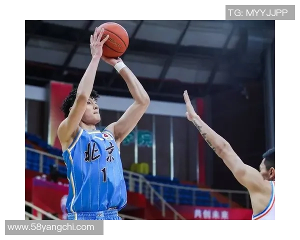 曾凡博的崛起之路：从青涩少年到篮球场上的新星